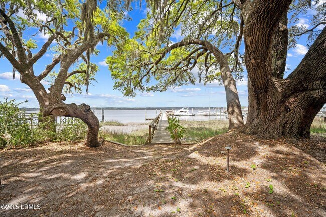 Building Photo - 32 Sparrow Nest Point