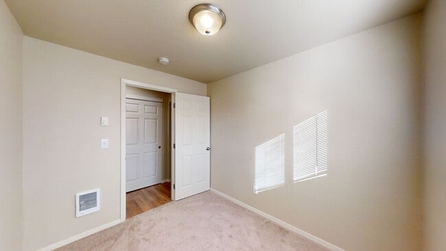 Building Photo - Country House w/ 2 Bedroom + Den - Washer, Dryer, Storage Shed & Plentiful Parking!