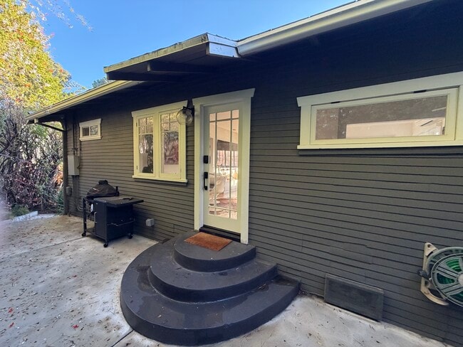 Building Photo - 6124 Glen Tower St