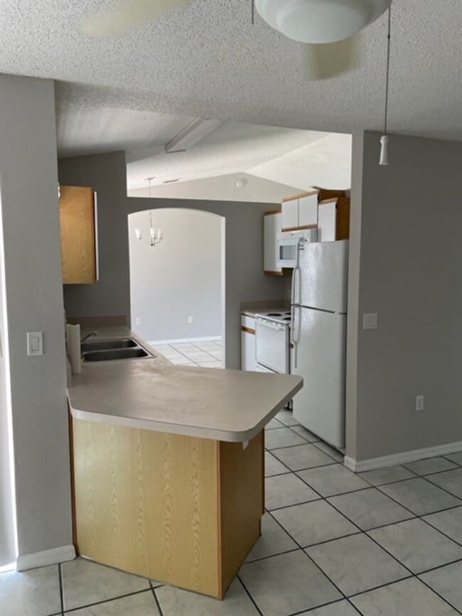 Building Photo - 2830 Ascot Ln