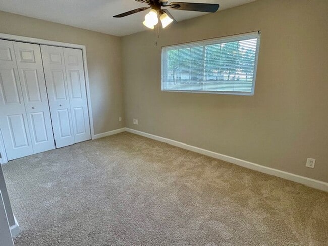 Building Photo - 2 Bedroom 2 Bath Townhome