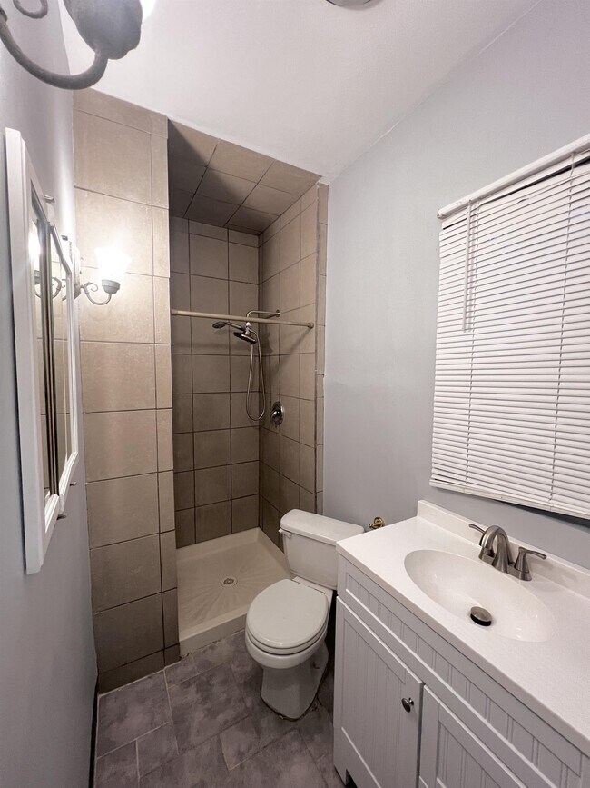 Building Photo - 17860 Glendale St