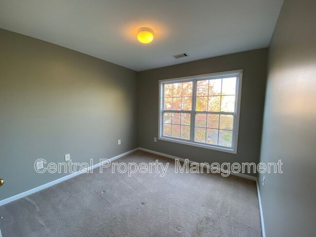 Building Photo - 17 Annacey Pl