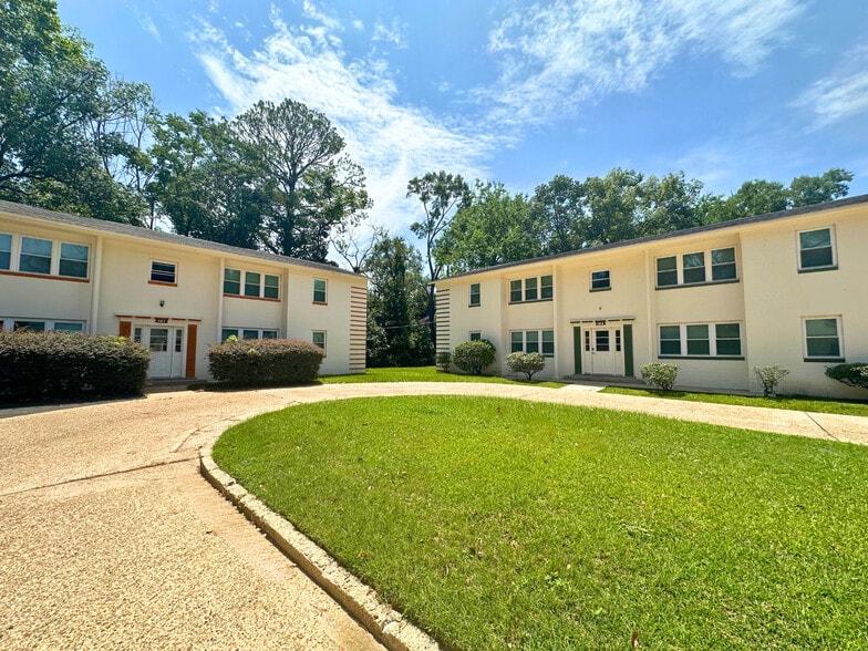 Primary Photo - Stonewall Apartments