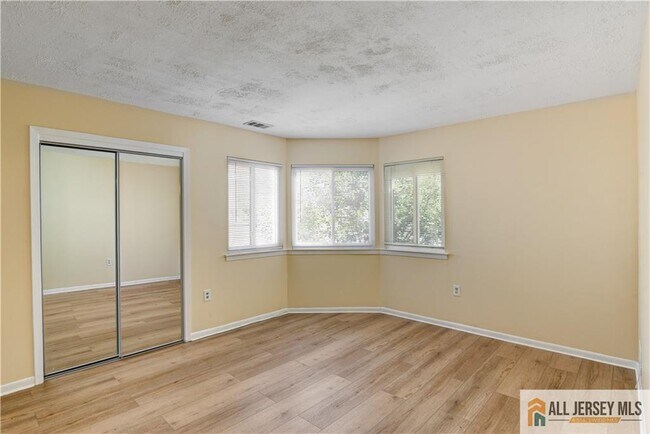 Building Photo - 1068 Schmidt Ln
