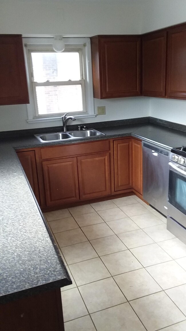 Building Photo - 260 Elsmere Pl