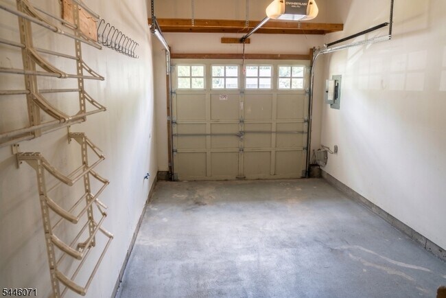 Building Photo - 19 Gordon Cir
