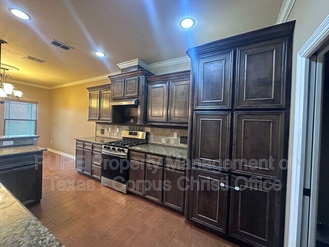 Building Photo - 6902 Anastasia Dr