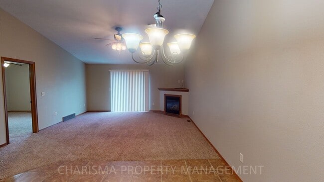 Building Photo - 3 BD, 2.5 BA TOWNHOME, DOUBLE ATTACHED GARAGE, PET FRIENDLY, WALK OUT DECK, LOTS OF SPACE!