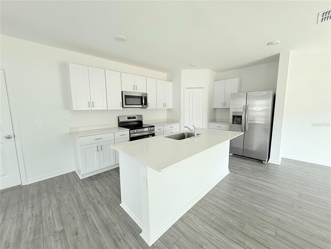 Building Photo - 3809 NE 32nd Ct