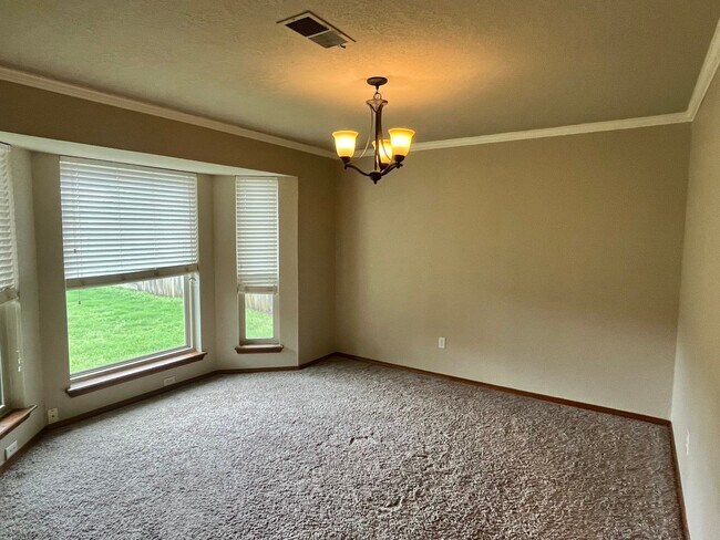 Building Photo - Great 3 Bed 2 Bath In Edmond