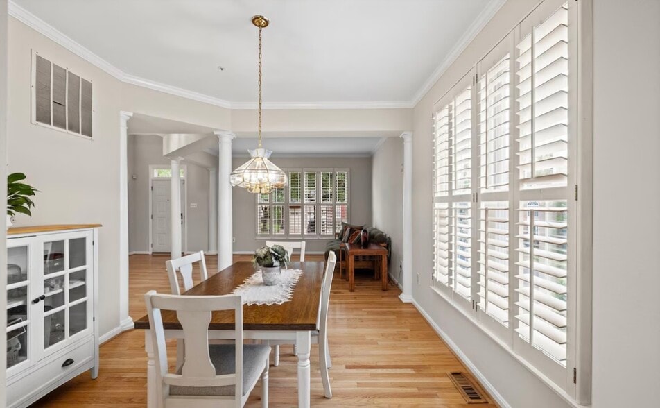 Building Photo - 5714 Silk Tree Dr