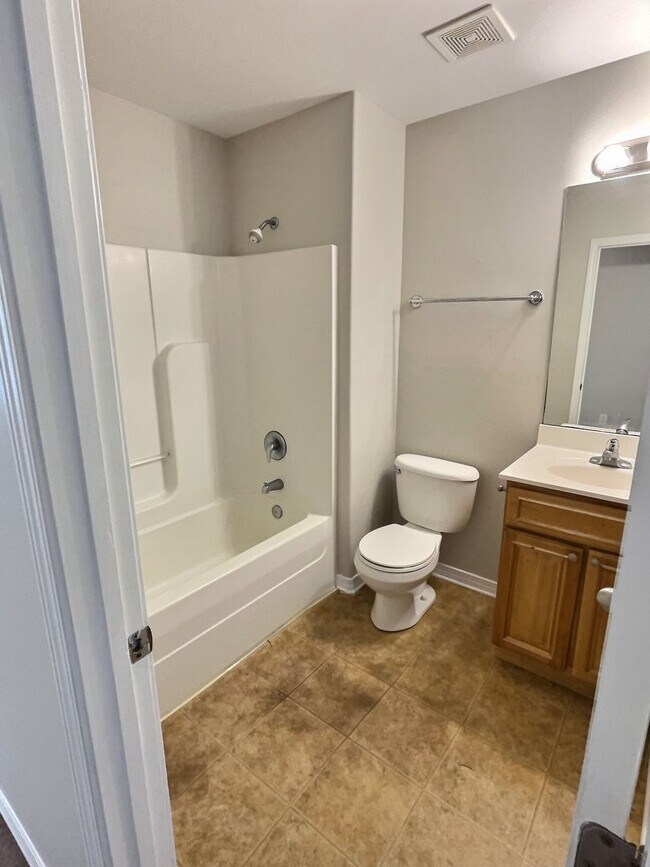 Building Photo - 3/2 home in the Audubon Lake Subdivision in Gulfport, MS