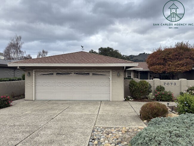 Building Photo - Beautifully Updated Three Bed (+ Bonus) Quail Lodge Home