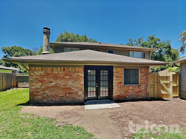 Building Photo - 2307 Hilton Head Dr