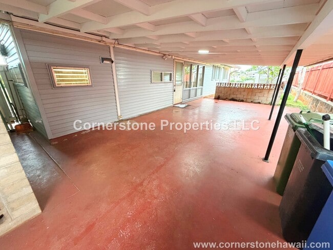 Building Photo - 1558 Hoonipo St