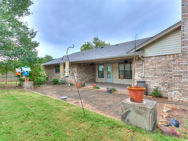 Building Photo - 309 Kingsbury Dr