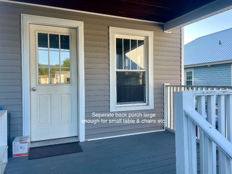 Building Photo - 207 Safford St