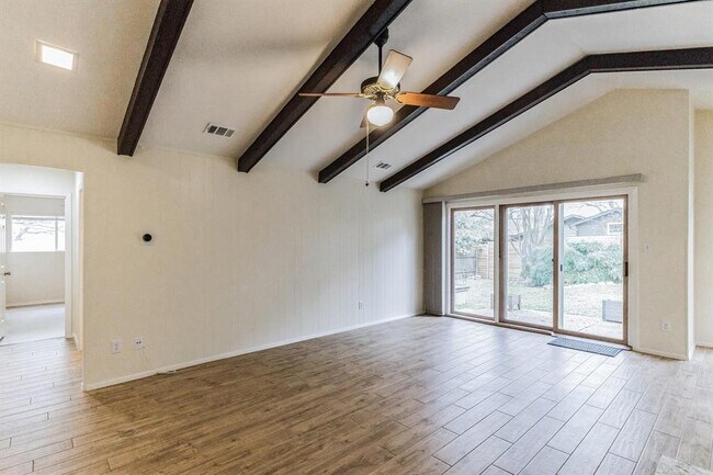 Building Photo - 2203 Farnswood Cir