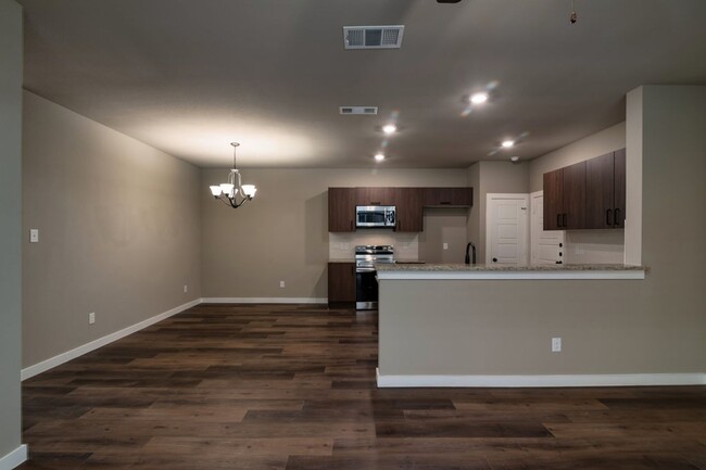 Building Photo - AVAILABLE NOW! GORGEOUS 3 BEDROOM DUPLEX L...