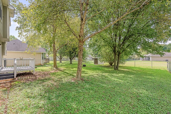 Building Photo - 123 River Oaks Dr