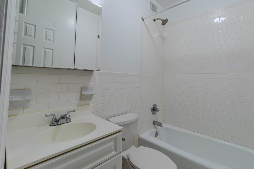 Building Photo - 321 E 51st St