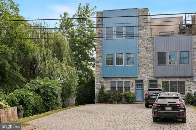 Building Photo - 850 W Northwestern Ave