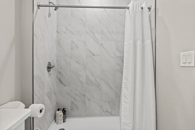 Building Photo - 916 N Delaware Ave