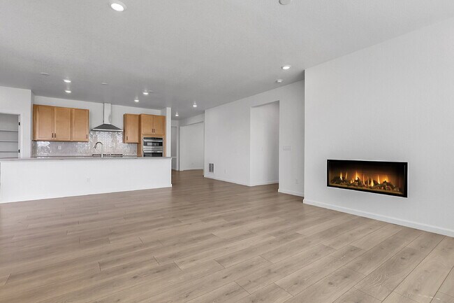 Building Photo - $2,995, 3-bed, 2.5-bath located in Castle ...