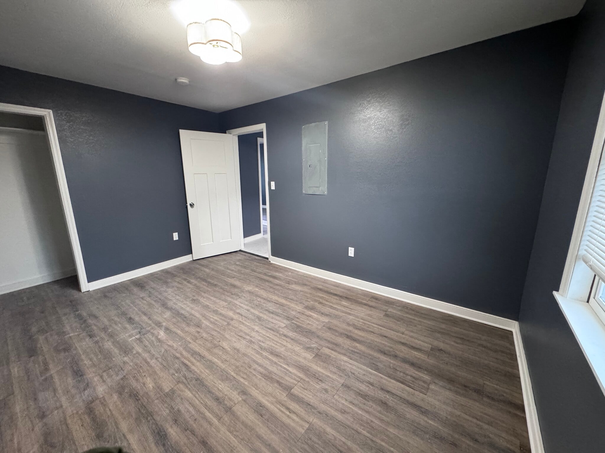 Building Photo - 1519 W 46th St