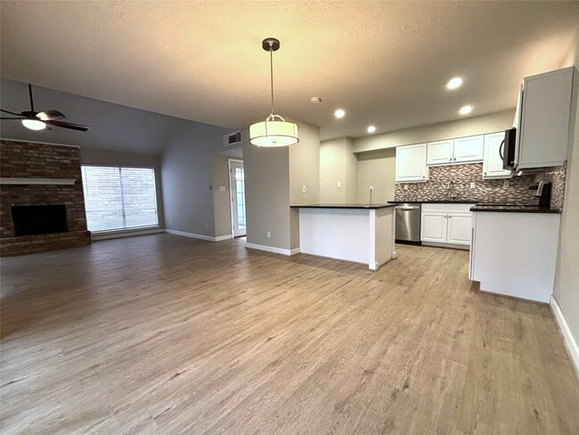 Building Photo - 12841 Orion Ct