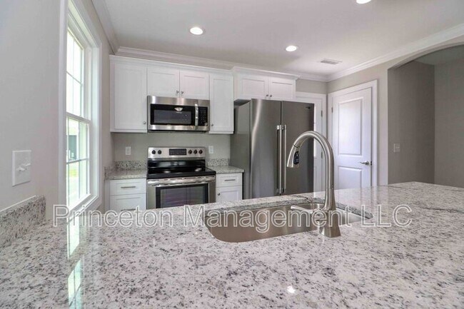 Building Photo - 3967 Newhall Dr NW