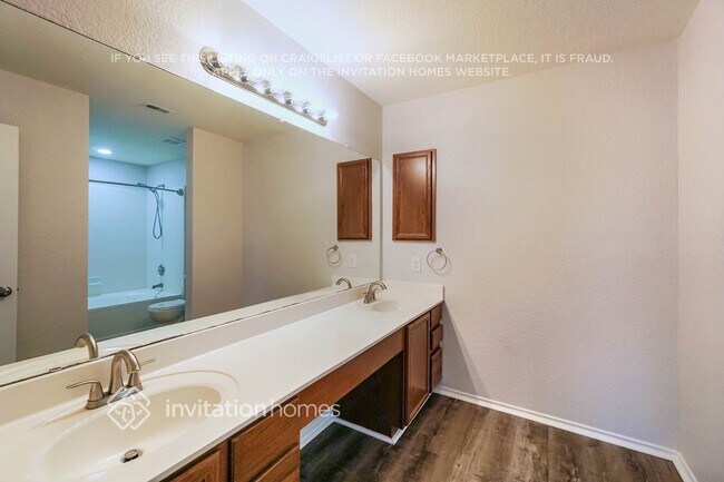 Building Photo - 827 Quitman Oak