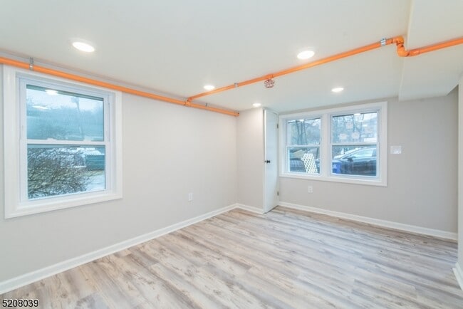 Building Photo - 161 Washington St