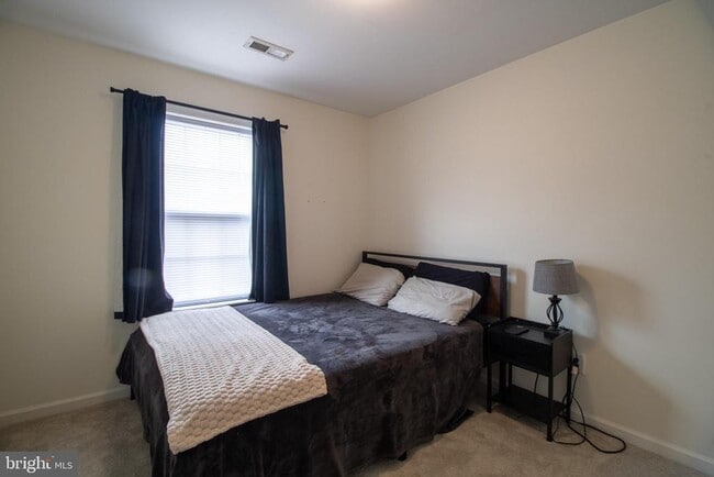 Building Photo - 113 Aero St