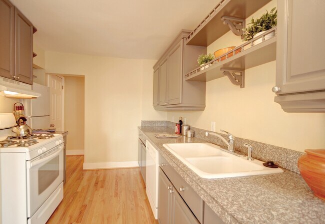 Building Photo - 502 NE 72nd St