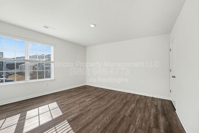 Building Photo - 7847 Whispering Strm Dr