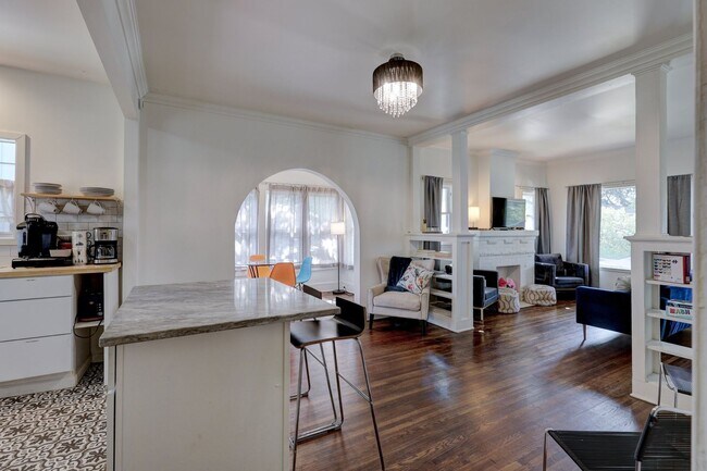 Building Photo - Relax, Unpack & Stay Awhile! Your Fully Furnished Owen Park Retreat Awaits!