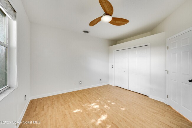 Building Photo - 129 Signature Dr