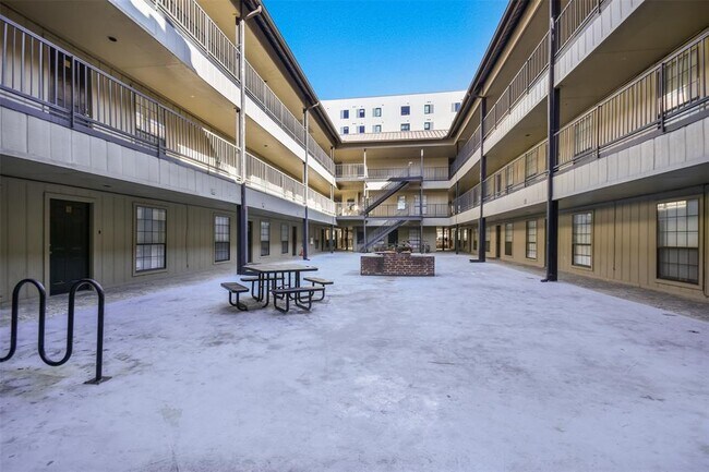 Building Photo - 2401 Leon St