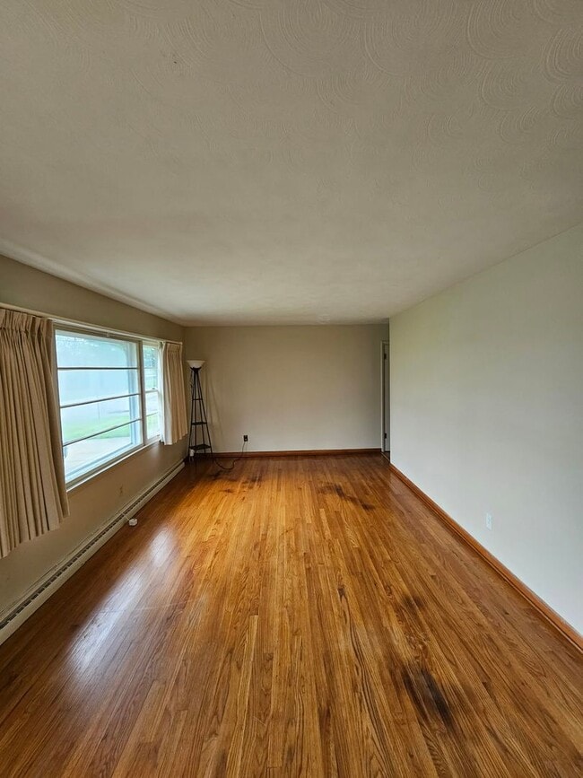 Building Photo - South Shores! 3 Bed, 1.5 bath