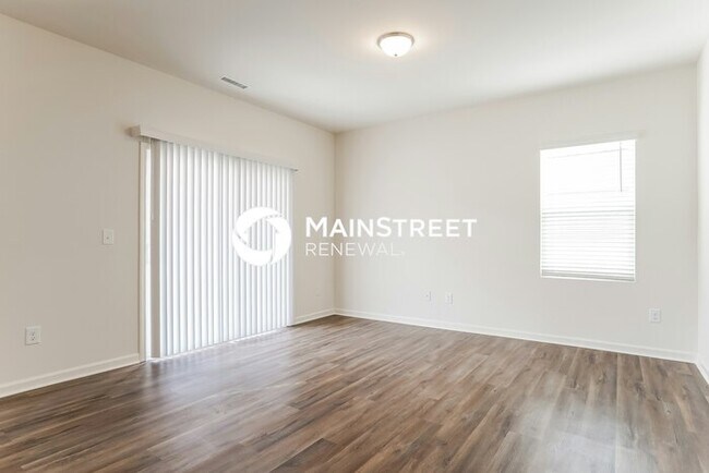 Building Photo - 4 Bedroom Pet-Friendly Home in Zebulon, NC with Main Street Renewal