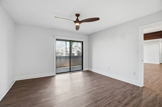 Building Photo - Beautifully Updated Condo with High-End Finishes Throughout