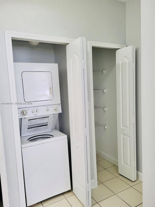 Building Photo - 1543 SE 25th St