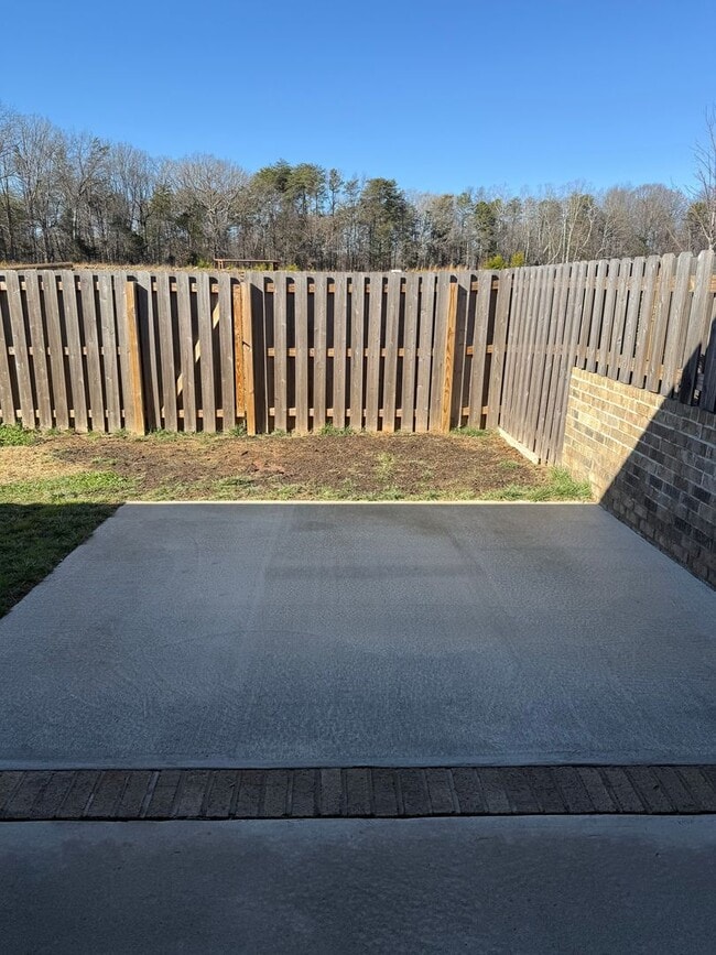 Building Photo - Updated 3 Bedroom Condo with Large Bonus Room!