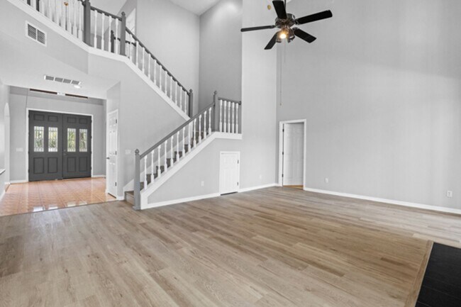 Building Photo - 2-Story pool home in The Fairways of Hunte...