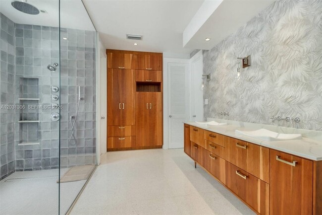 Building Photo - 4051 Ensenada Ave