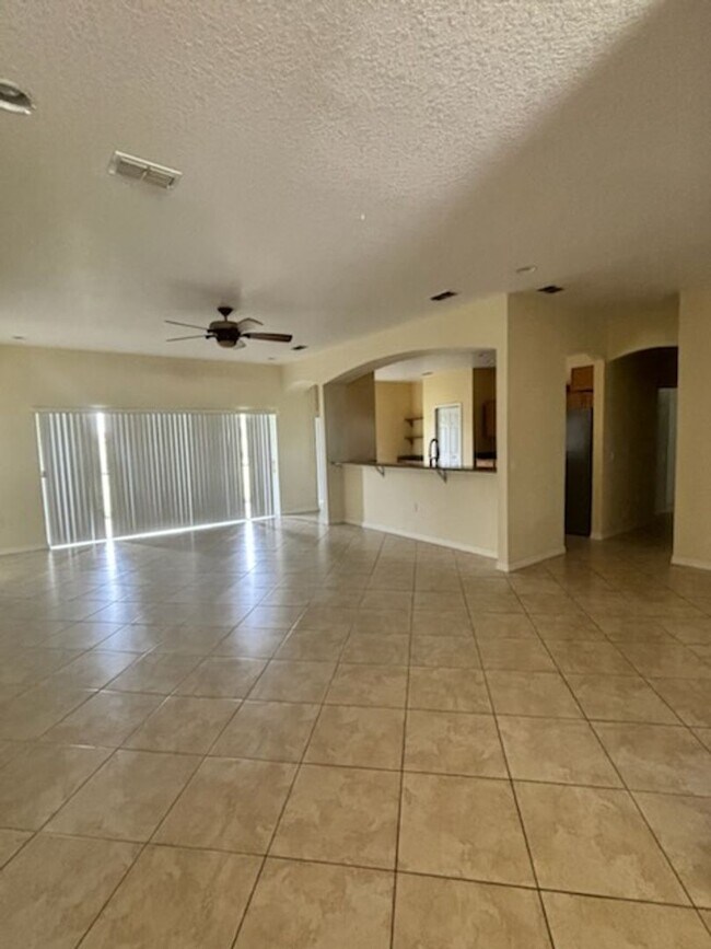 Building Photo - Bellalago Home