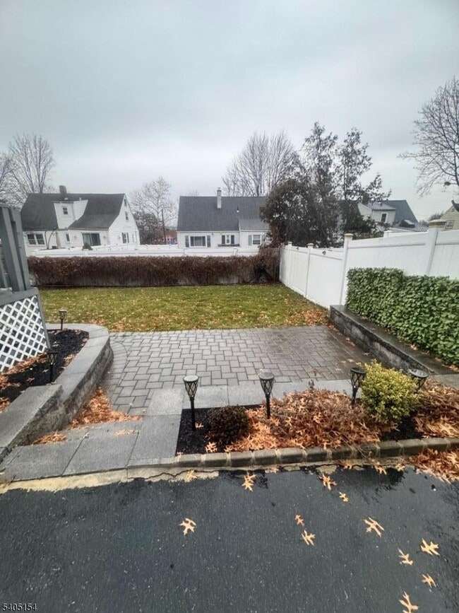 Building Photo - 631 Grant Terrace