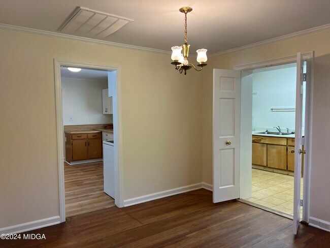 Building Photo - 110 Bragg St